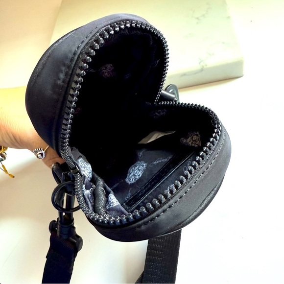 NWOT Ed Hardy Unisex Black/Red Geisha Tattoo Print Nylon Adjustable Crossbody - Picture 5 of 6